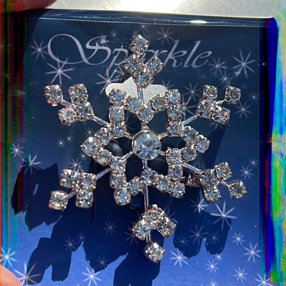 New Gorgeous clear Crystal Snowflake ❄️ Pin - Picture 3 of 4